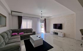 Ata Apartmani.